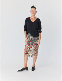 Lindsay Nicholas New York Sweaters V-Neck Cable Sweater in Black