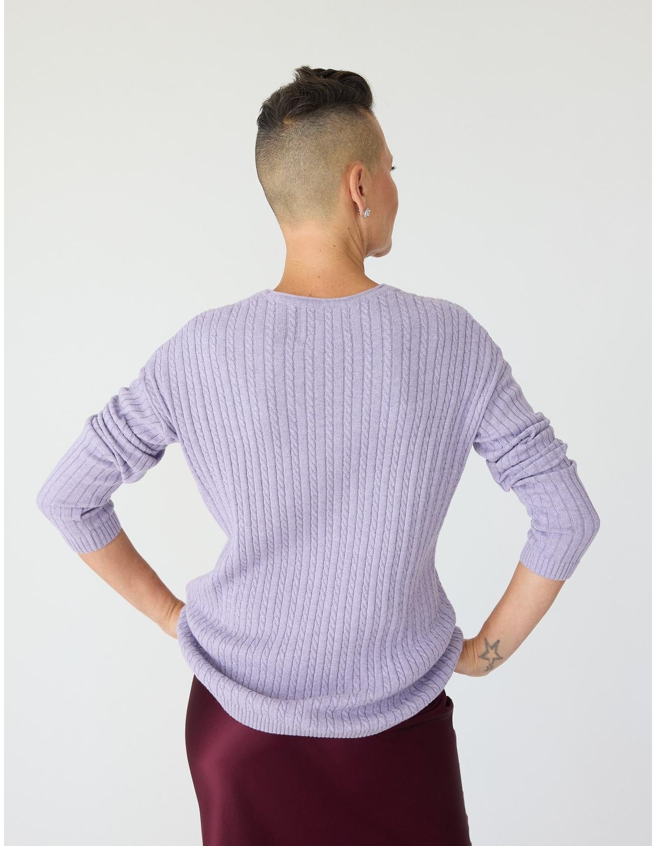 Lindsay Nicholas New York Sweaters V-Neck Cable Sweater in Crocus