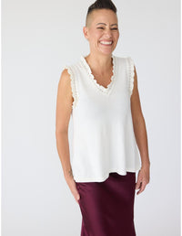 Lindsay Nicholas New York Top Frill V-Neck Shell in Creme