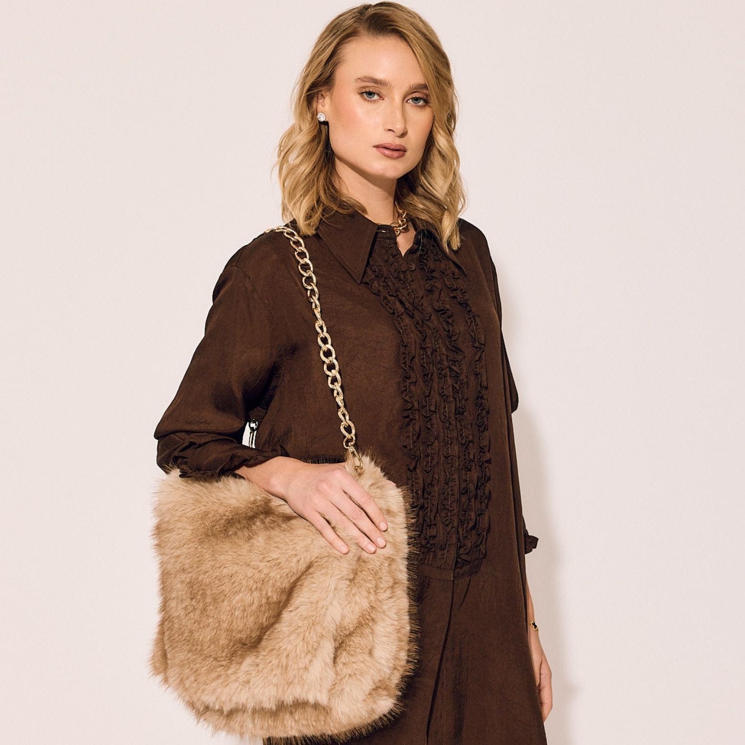 極美品　フルラ　レア★ファーハンドル　ドローストリング　ショルダーバッグ Shop The Arlo Bag | Oversized Faux-Fur Clutch – Lindsay Nicholas