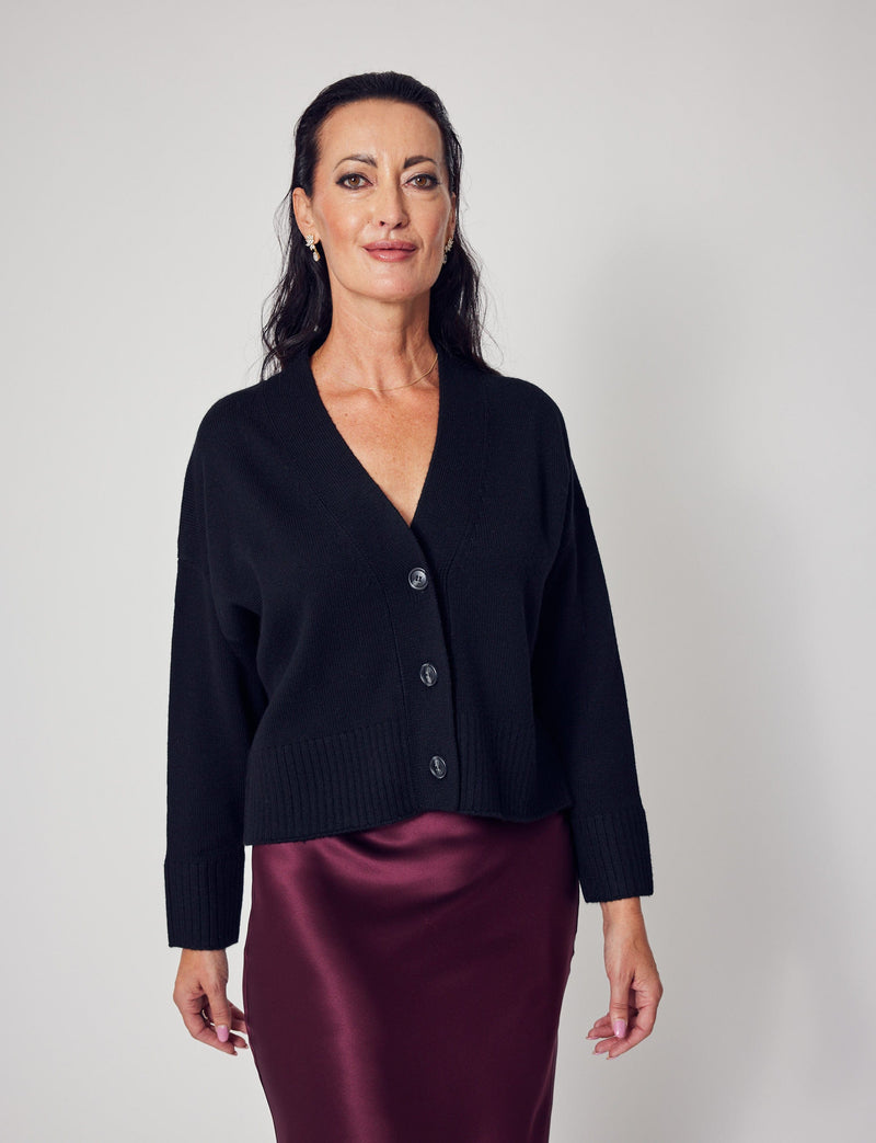 Lindsay Nicholas New York Sweaters Cropped Cardigan in Black