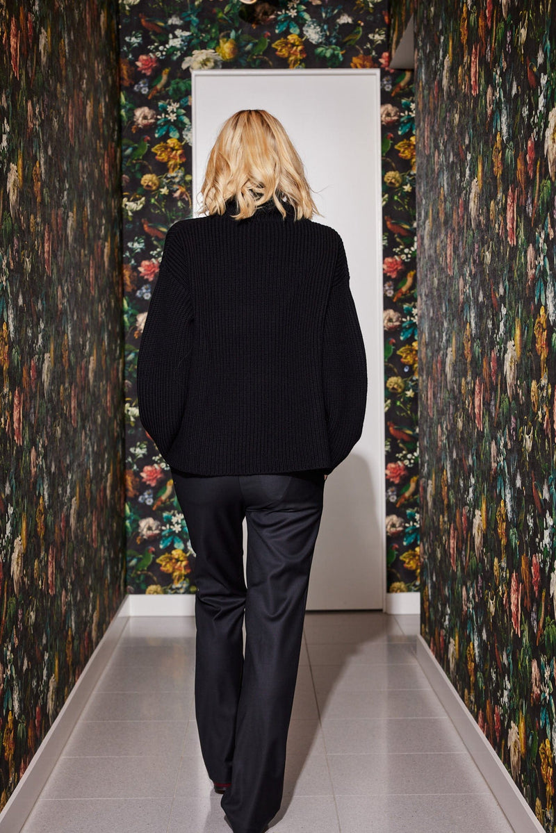 Lindsay Nicholas New York Sweaters Textured Turtleneck in Black