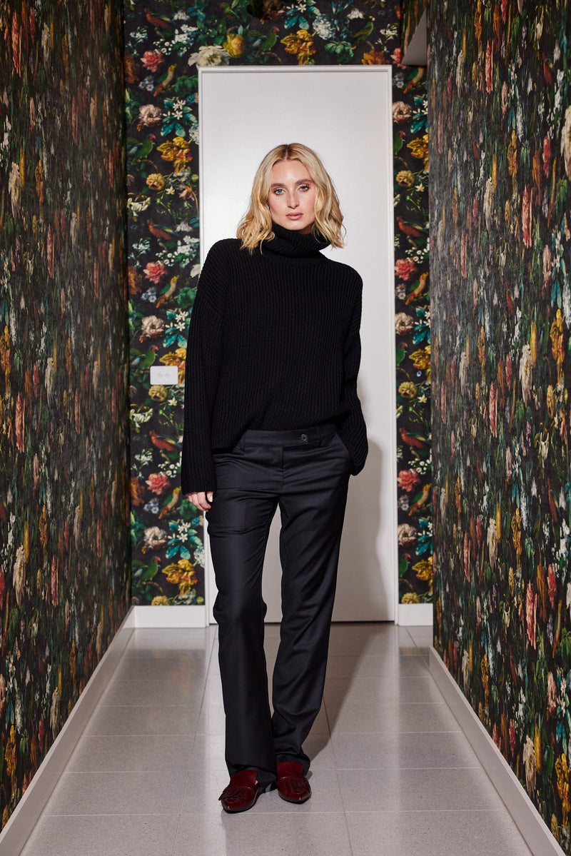 Lindsay Nicholas New York Sweaters Textured Turtleneck in Black