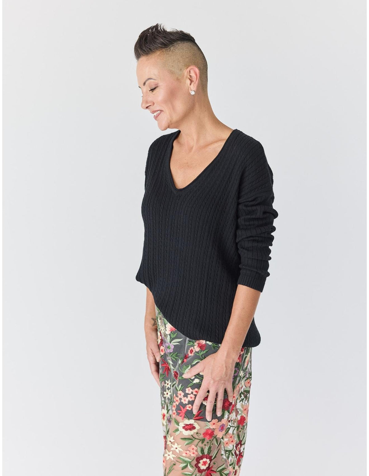 Lindsay Nicholas New York Sweaters V-Neck Cable Sweater in Black