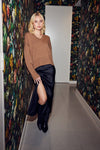 Lindsay Nicholas New York Sweaters V-Neck Knitted Sweater in Fawn