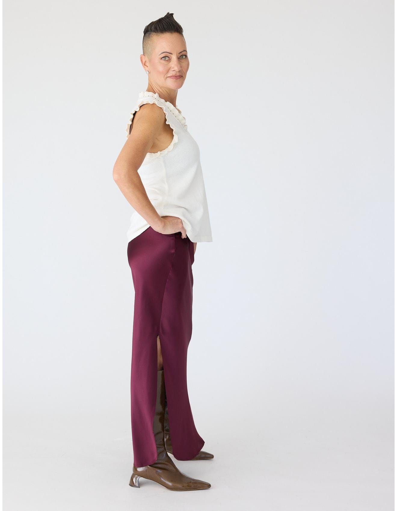 Lindsay Nicholas New York Top Frill V-Neck Shell in Creme