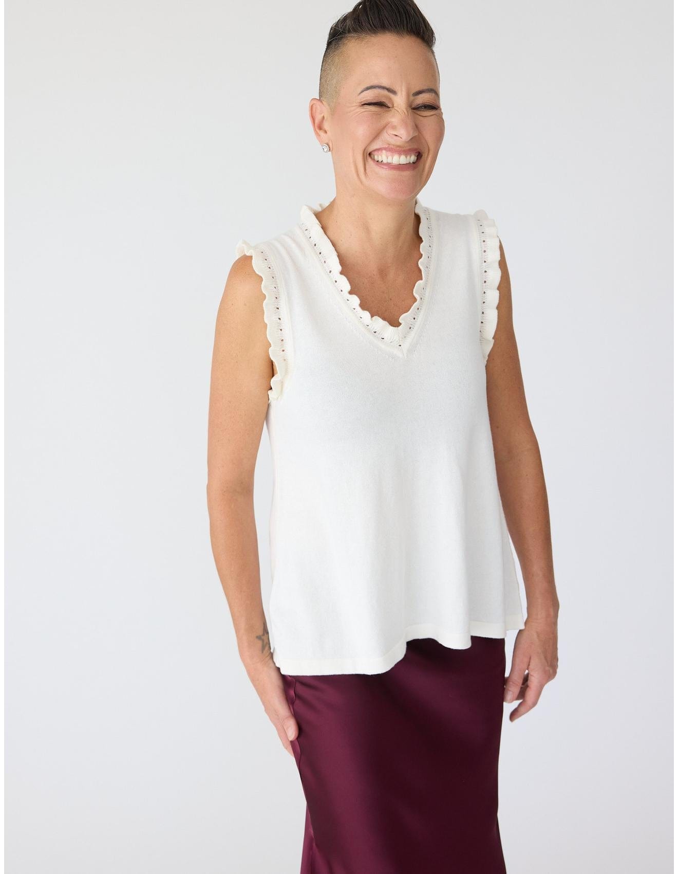 Lindsay Nicholas New York Top Frill V-Neck Shell in Creme
