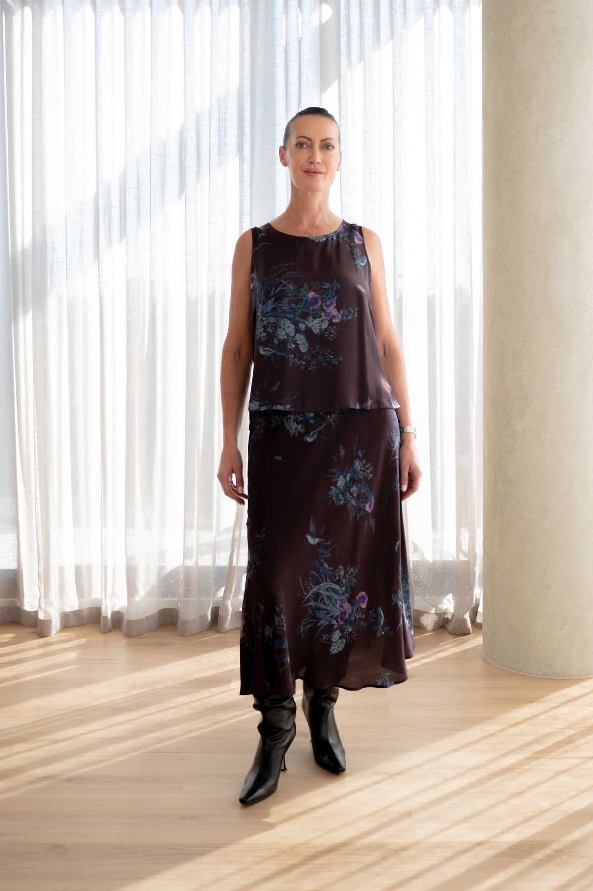 Lindsay Nicholas New York Sleeveless Tops Shell in Plum Bird Fleur Silk