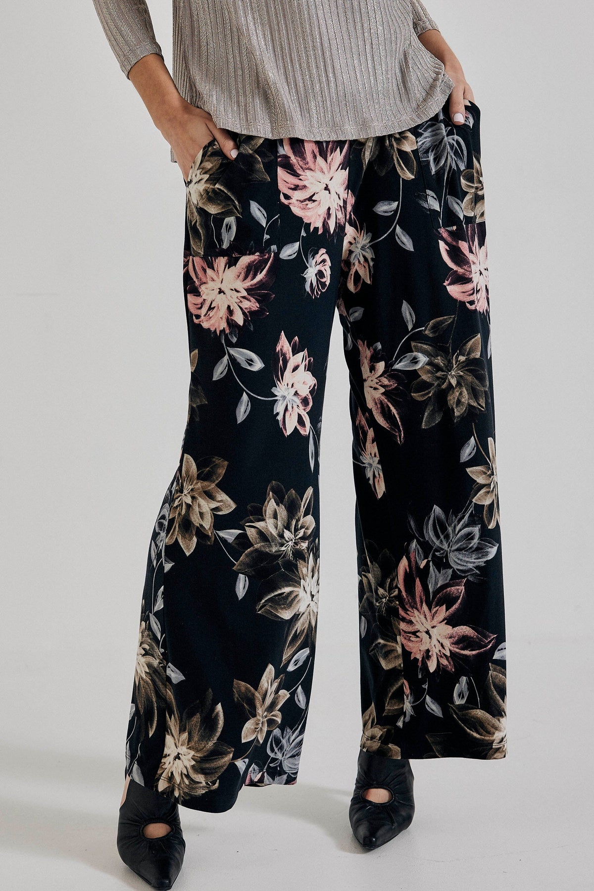 Lindsay Nicholas New York Pants Floral Jersey Knit Freya Pant