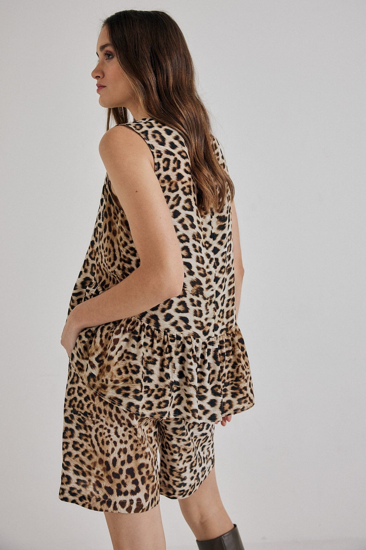 Lindsay Nicholas New York SHORTS Freya Short in Leopard Silk
