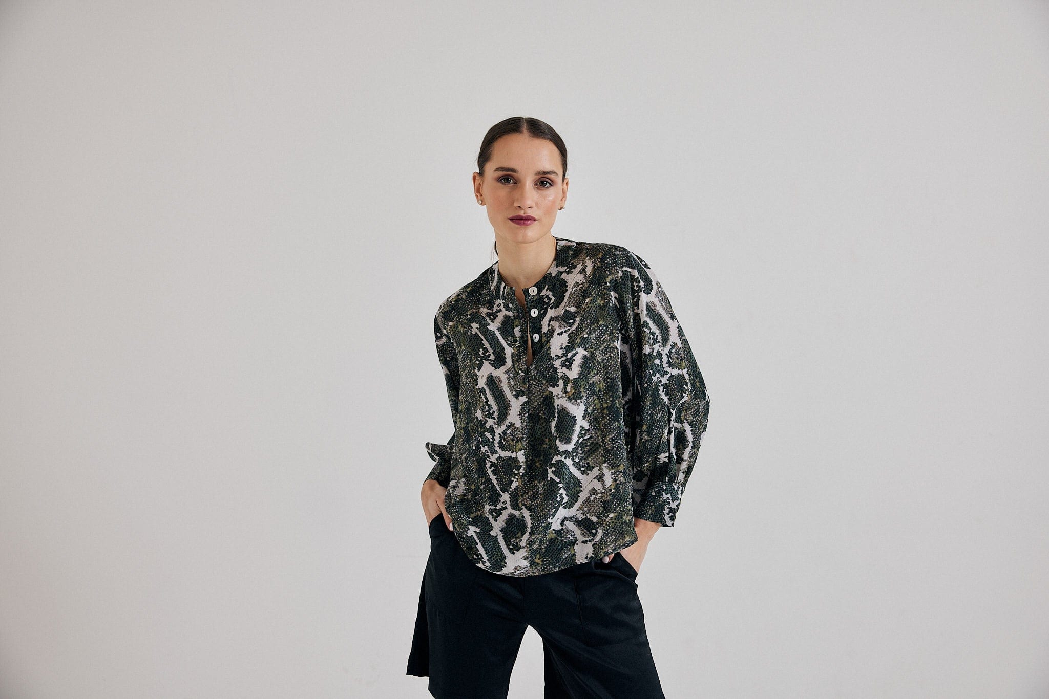 Lindsay Nicholas New York TOP Poet Blouse in Olive Python
