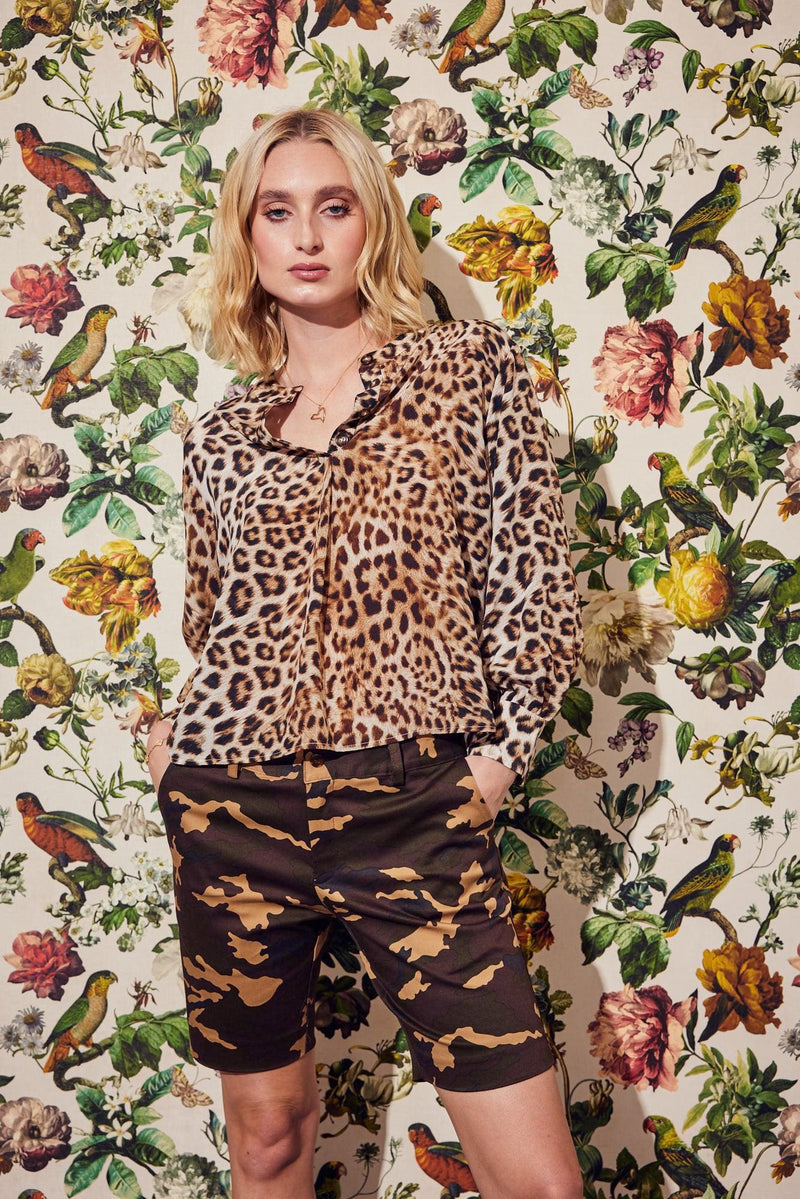 Lindsay Nicholas New York TOP Poet Blouse in Leopard Silk