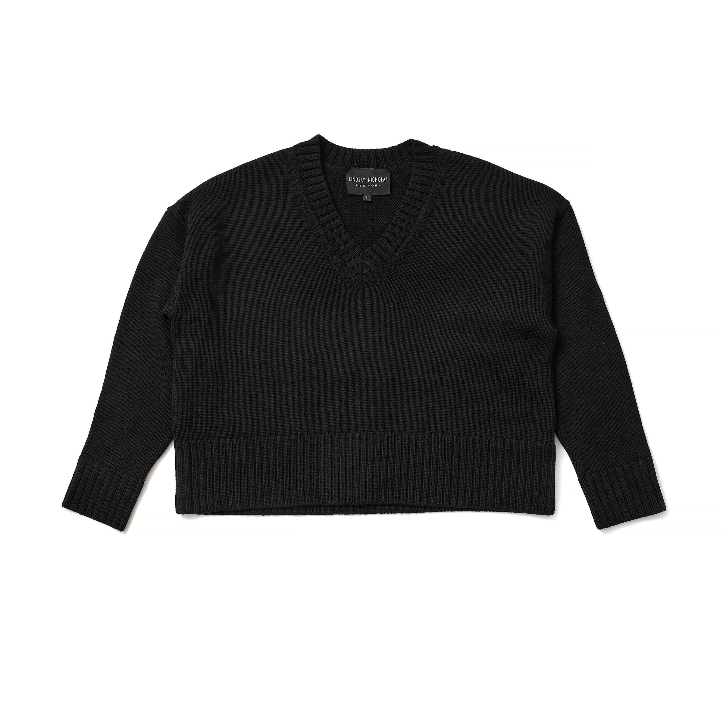 Lindsay Nicholas New York Sweaters V-Neck Knitted Sweater in Black