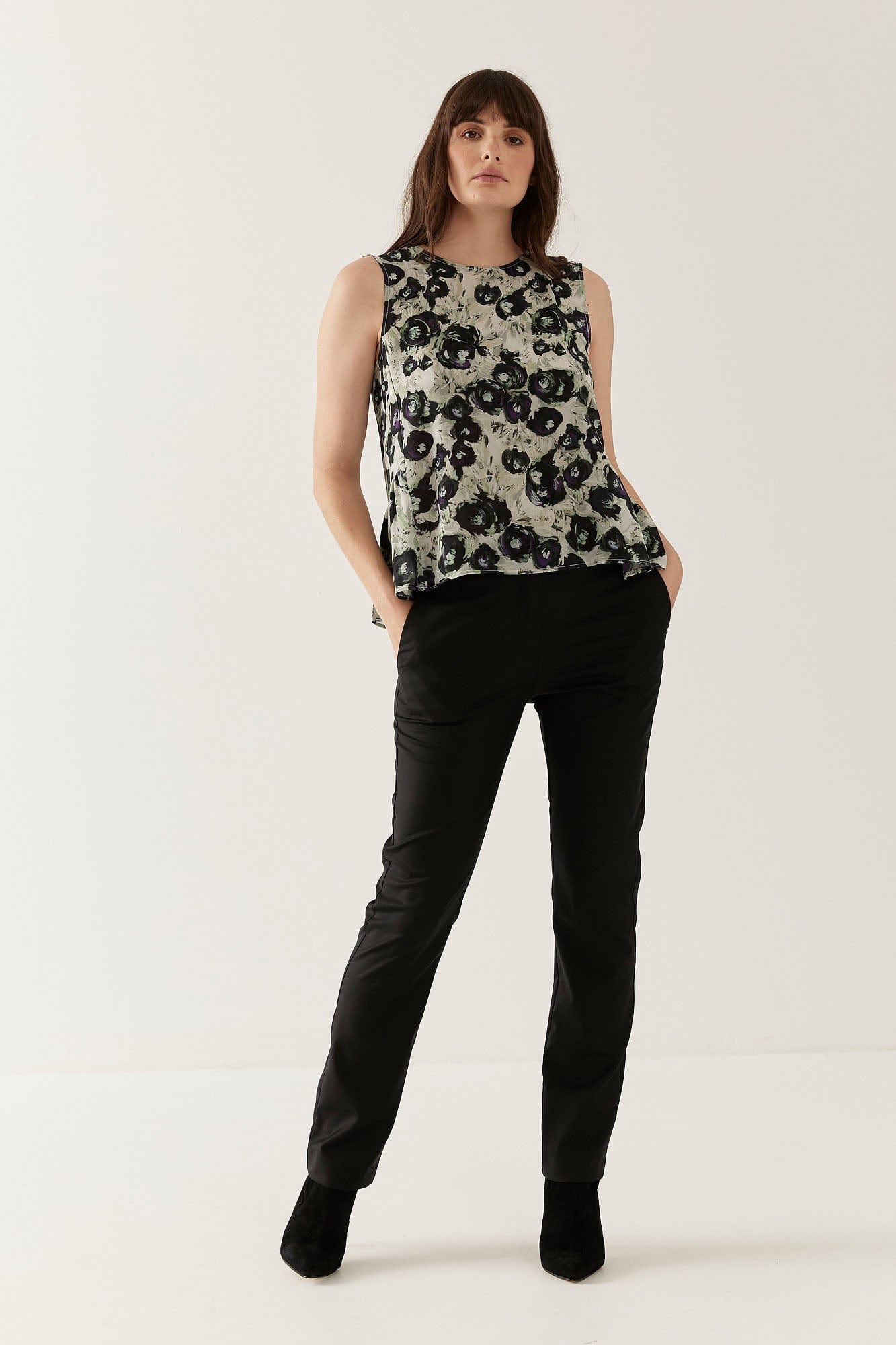 Lindsay Nicholas New York Elizabeth Trouser in Black Tropical Weight Wool