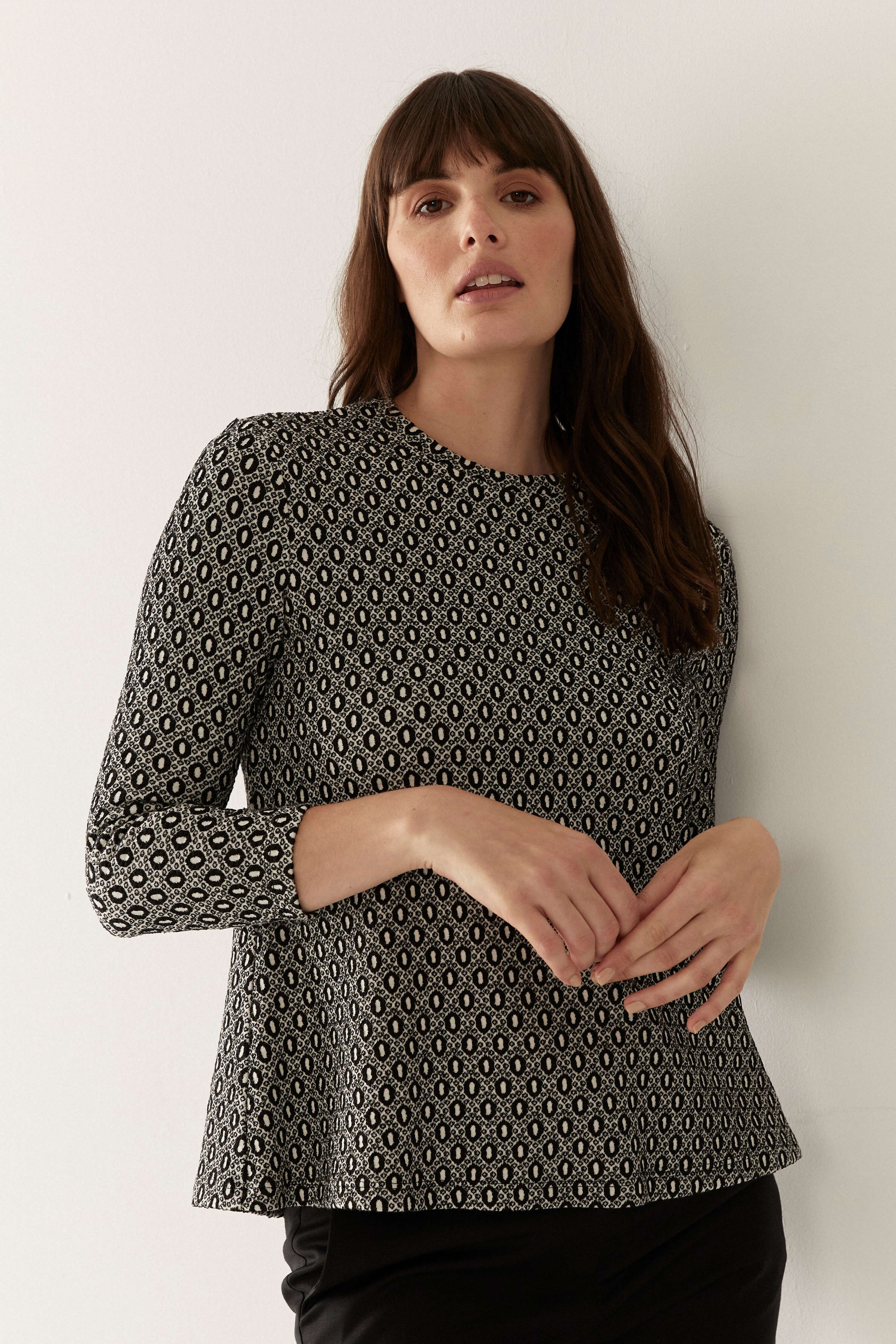 Lindsay Nicholas New York Shirts & Tops Crew Neck in Cream Casino Viscose