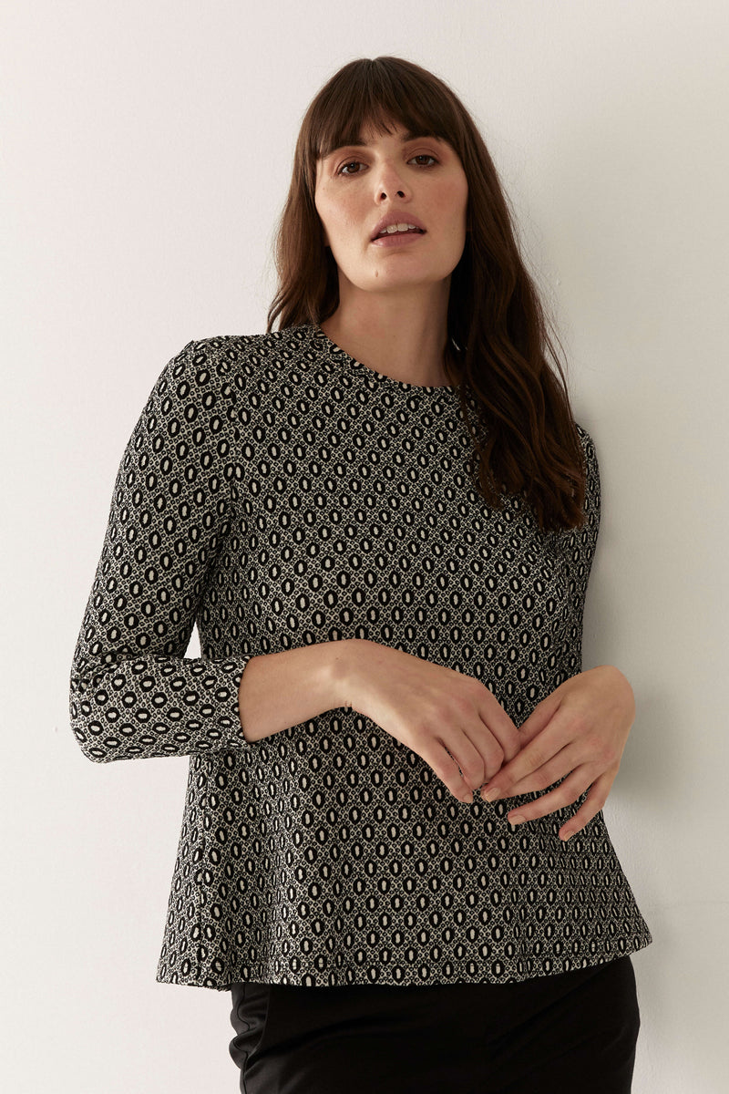 Lindsay Nicholas New York Shirts & Tops Crew Neck in Cream Casino Viscose