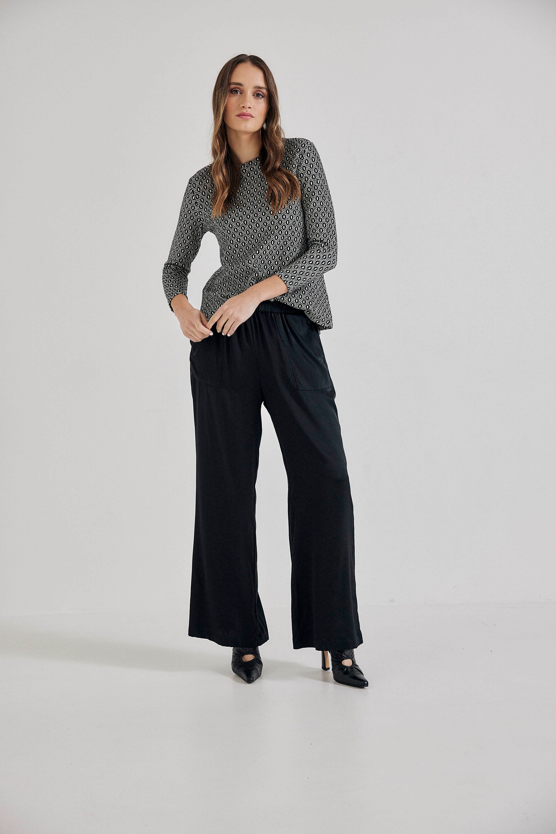 Lindsay Nicholas New York Shirts & Tops Crew Neck in Cream Casino Viscose