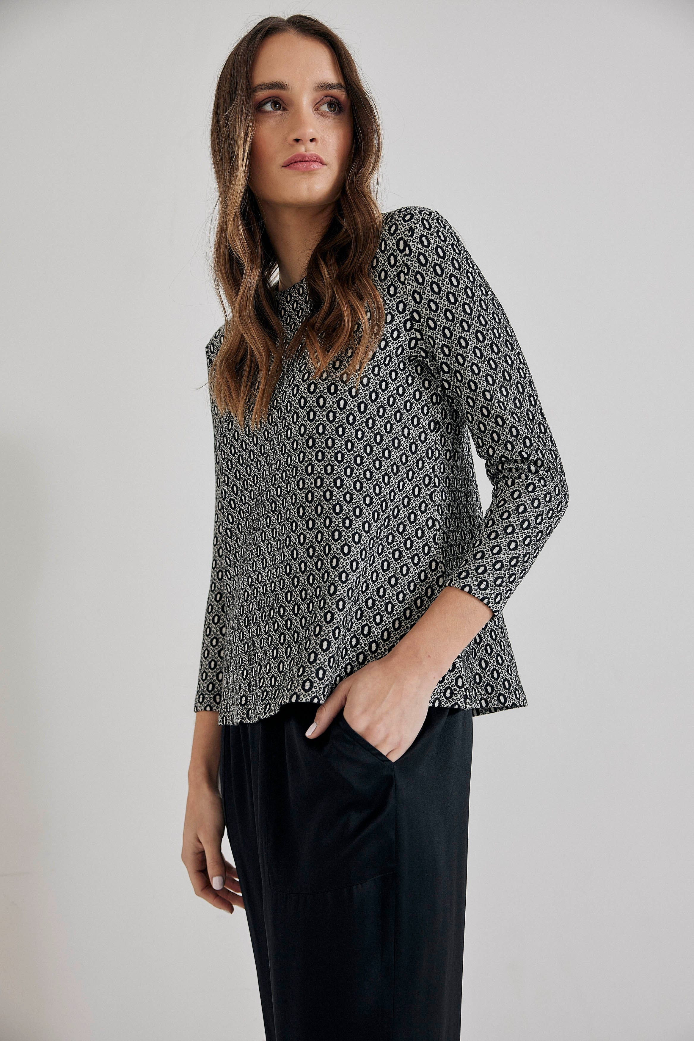 Lindsay Nicholas New York Shirts & Tops Crew Neck in Cream Casino Viscose