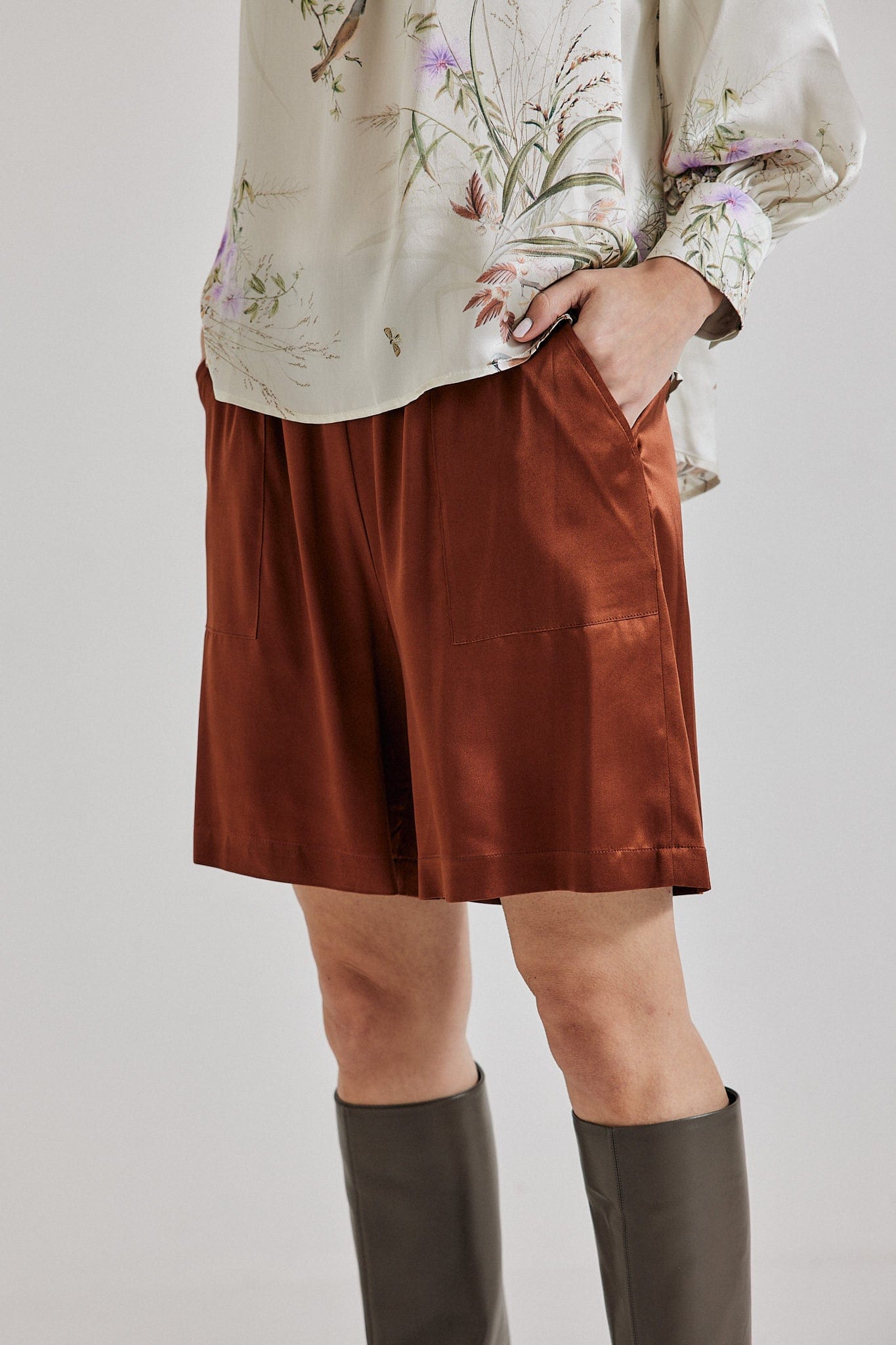 Lindsay Nicholas New York Freya Short in Cinnamon Silk